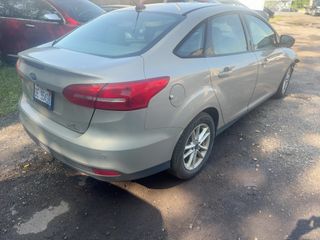 2015 Ford Focus SE - Exterior Rear Right Corner Image